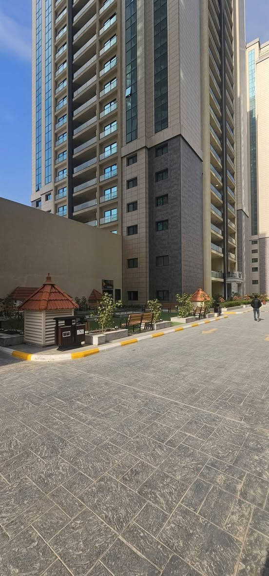 🏛 شقة فاخرة للبيع – المجمع الملكي رويال سيتي
👑 بناية Elite VIP | مباشرة من صاحب الشقة

✨ 3 غرف نوم | 217 م² | الطابق السادس | بناية 10
🌟 إطلالة داخلية ركنية • تبريد مركزي • منظومة إطفاء حديثة
🛗 البناية مجهزة بـ 4 مصاعد لخدمة السكان بكل راحة

📆 التسليم: 6 / 2026
🏙 فخامة وخصوصية وقيمة استثمارية عالية

📞 للاستفسار مباشرة: ***********
