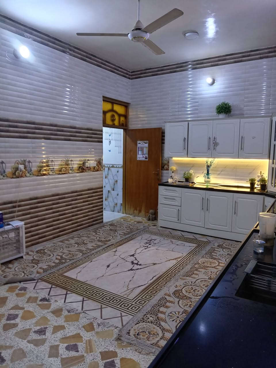 سلام عليكم،، بيت للبيع
العنوان،، دوانم لازم حي العسكري 
المساحه،، ٢٥٠
للاستفسار الرقم،، ***********
