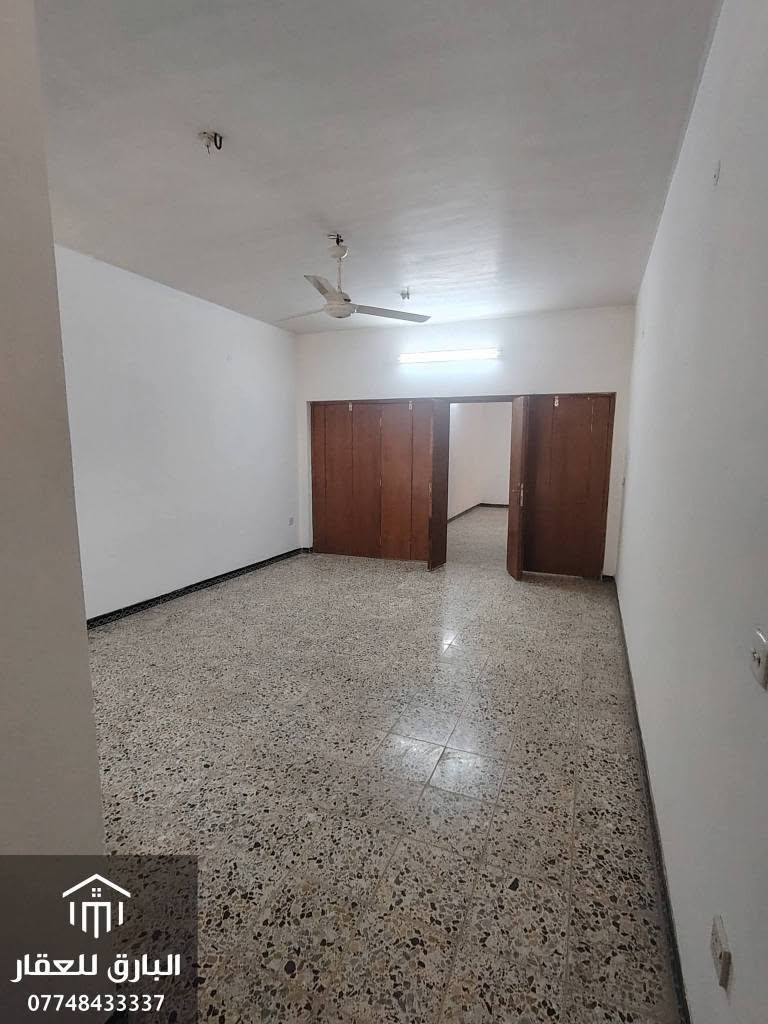 🔱 دار تجاري للإيجار في منطقة الكرادة 🔱

الموقع 📍 : الكرادة داخل - قرب مشفى عبد المجيد

⭕ المساحة : 200 م

⭕ الواجهة : 8 م

⭕ عرض الشارع 12 متر 

⭕ الدار مكون : من طابقين يؤجر الدار كامل او طابق واحد 

يحتوي على : 

⭕ الارضي : يحتوي على مدخلين 
كراج يتسع لسيارتين - صالة - مطبخ - حولي - 2 غرف نوم - حمام كبير - منور 

⭕ الاول :
 يحتوي على درج داخلي + خارجي + كراج سيارة
صالة - مطبخ مفتوح على الصالة - حمام مشترك - 2 غرف نوم 

🛑 يصلح ( سكن عوائل - للشركات - وكالة تجارية - مكاتب ) 

⭕ طريقة الدفع : سنوياً
       
⭕ للإستفسار : ( الواتساب متاح ) 📱

*********** 

⚠️” تحذير : هذا العرض قد يختفي قبل أن تقرر !“

🟢 نستقبل جميع العروض و الطلبات العقارية 🟢

عنوان المكتب📍: بغداد - الكرادة داخل - قرب مطعم الصبايا - فرع مدرسة لبنان ( موقعنا مثبّت على Waze , Google maps ) 

#البارق_للعقار بغداد, العراق
