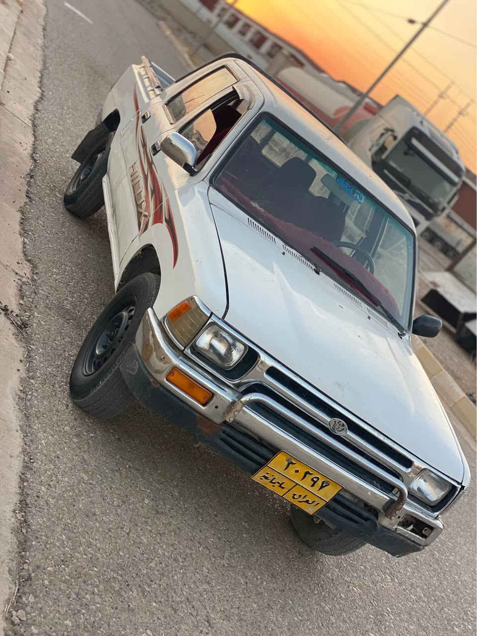 فاو ٢٠٠١ 
رەقەم سلیمانی
بەشەرتی گیرومەکینە 
تەقەو رەقەی نیە بی مەسروف
سەیارەکەبەجوانی ماوەتەوە
*********** كالار, السليمانية
