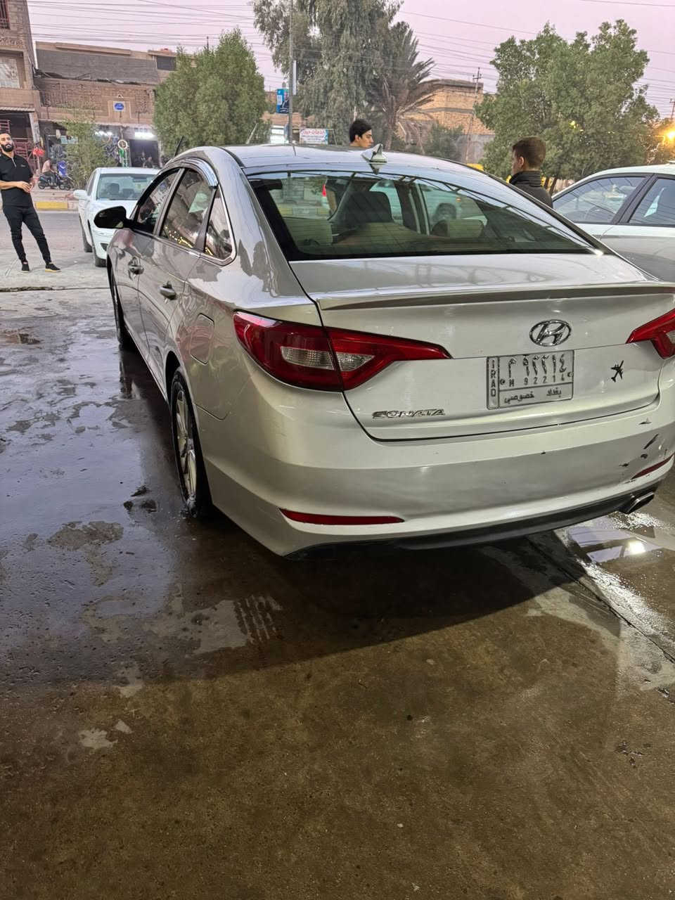 السلام عليكم ❤️
سياره للبيع نوع هونداي سوناتا 
لون سلفر 
موديل ٢٠١٦ 
رقم بغداد حره مشروع وطني تحويل
.
وارد امريكي الحادث خلفي صندوق السياره مصلح نفسه وبل عراق جاملغ صفحت السايق وبيها بارد قليل بشاملغ الخلفي صور السونار موجوده مرفقه ويه الصور  
.
مكينه 2400
كير اوتوماتيك كير ومكينه مكفولات 
شاشه + كامره 
تحكم ستيرن جهتين 
تبريد منظومه كامله جديده ثلج 
تايرات نظيفه 
ماشيه 120 الف فقط
وسعرها 118 وبيها مجال بسيط 
سعرها مناسب بالعافيه ع التصير من نصيبه السياره جاهزه بمعنى الكلمه الف دينار متصرف مكان بغداد 
ما متواجد عل فيس بوك هاذا رقمي 
***********
