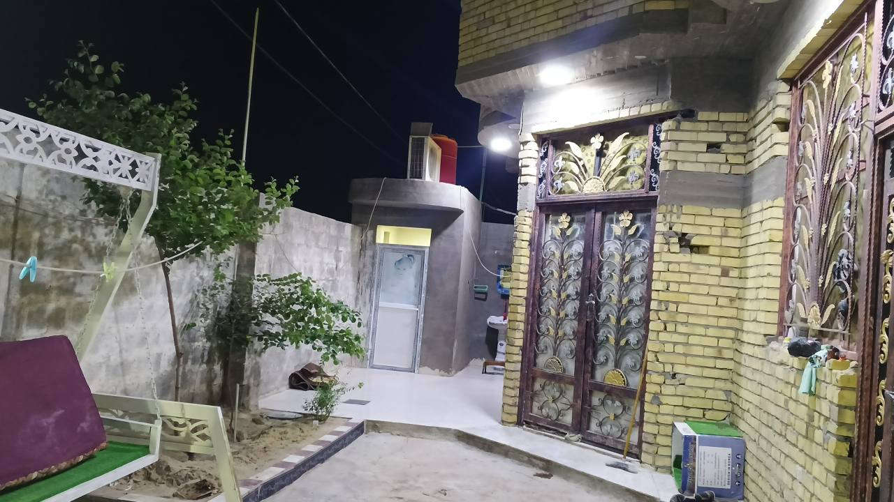 سلام عليكم ورحمت الله وبركاته اخواني الكرام بيت 
بالهدامه القديمه بيت ركن شوارع مبلطه ومقرنص 
البيت طابوك جديد طابق واحد مهيئ للطابق الثاني 
بيت مرتب وأهم شي الجيران ورده مآل الله السعر
135 مليون وبي مجال للطيبين كهرباء نعمه والماء نعمه ومقابيل البيت حديقه تابعه للبيت مزروعه نخل وسدر وانواع مختلفه الباقي آسف على الإطالة رقمي 
*********** الزبير, البصرة
