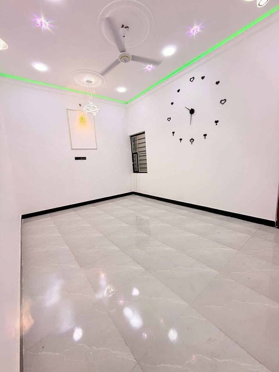 هذا البيت لايفوتك سعر مناسب جداً
ملك صرف زراعي عراقي نموذج 25
المكاتبة مع صاحب الأرض مباشر 
……………
#المساحة :: 210م / الواجهة 10م
……………
#الخدمات :: ماء كهرباء شارع 10م أنارة 
#موقع_خدمي :: سيارات لمركز البصرة / وداخل القضاء
العنوان :: البصرة - إبي الخصيب - كوت ثويني 
……………
#يحتوي :: كراج . صحيات خارجية
حديقة واسعة . للبيت #ثلاث_مداخل :: مدخل صالة
مدخل أستقبال . مدخل للمطبخ . مناور عدد 2
……………
أستقبال . مطبخ . موزع غرف . غرفتين منام . درج .
صحيات داخلية . صالة معزولة عن موزع الغرف
…………..
البناء 2026 / حديث كونكريت .
………….
#السعر_المطلوب :: 120 مليون وبي مجال بسيط
…………
#للأستفسار :::  ***********
