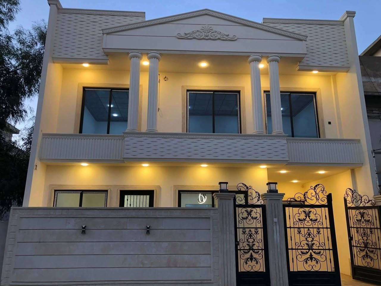 ⚜️مكتب البلديات للعقار⚜️

للبيع دار سكني سند طابو في حي البكر
قرب جامع الشهيد مجول ، إتجاه شروق تام
المساحة ١٥٠م الواجهة ١٠م طابقين بناء حديث زيرو
ط١ غرفتين نوم وهول واستقبال ومطبخ وصحيات وكراج
ط٢  أربعة غرف نوم وهول وصحيات
للإستفسار الإتصال☎️ *********** ☎️ ***********
عنوان المكتب / الموصل حي المشراق فرع مطعم طماطة2
