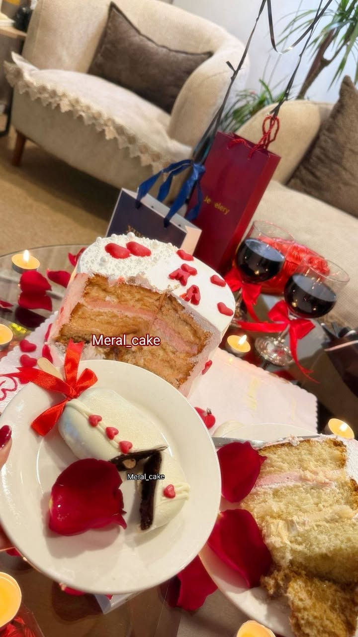 🫰🏻❤️
الاسعار تبدأ من ١٥ ألف فما فوق حسب الدزاين والحشوات والحجم 🩷
#ملاحضه التوصيل (٥_٦_٧) حسب المناطق واليحب يستلم الطلب مباشر
عنواني الدوره_حافات الشرطه(حي دجله الطابو_كراره سابقا)وكذالك يوجد توصيل جميع مناطق بغداد🩷
حجز قبل يوم ما أستلم لطفا وبدون احراااج 🤦‍♀️ 
الحجززز قبل ٣ اياااام للمناسبات العاديه وقبل اسبوعين للمناسبات الكبيره 🫶🏻

للحجز ***********

 #الشعب_الصيني_ماله_حل😂😂
#كيك_حلويات_كليجه_دهن_حر_حلقوم_تمر_جوز_مبروش
#اكسبلور_فولو_طق_كومنت_لايك
#كيك_فلين_طوابق_اعراس_مناسبات_ديكور_قاعات
#تجهيزات_توزيعات_كوكيز_براوني_براونيز_حلا_بارد
#قطع_كيك_مغلفه_أطباق_ديسباسيتو_بوبس_كيكه
#كيك_اطفال_ميلاد_بنات_اولاد_ماشا_والدب_عيد_زواج
#كرسمس_كرسمسكم_احتفال_سنه_جديده
#كيكتي_الجميله #المشاريع_الصغيرة
#بروفترولز_بروفترول_محشي 
#سينابون_تركي_ايطالي_فرنسي
#كرواسون_معجنات_كيكات
#مولد_سيد_الكائنات_النبي_محمد
#كرسمس_كرسمكم_خوش_كرسمس
#اكسبلو_الشعب_الصيني
#فولو_طق_لايك_كومنت
#كيك_كرسمس_رأس_السنه
#الدوره_كراره_حي_دجله
#زكريا_عودي_عليا
