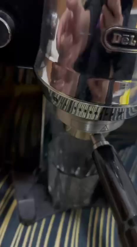 سلام عليكم
مكينه دولينجو  مثل الي بالصوره مخصصه لاسبريسو 
السعر 50 الف


**إذا كنت صاحب هذا الإعلان وتريد حذفه لأي سبب، رجاءا أرسل رسالة إلى الدعم الفني**