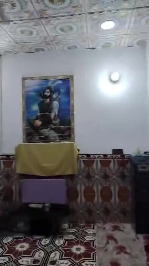 السلام عليكم بيت للبيع في قريه المدثره  يحتوي ع ستقبال وغرفه ومطبخ وصاله الاتصال ع الرقم***********

