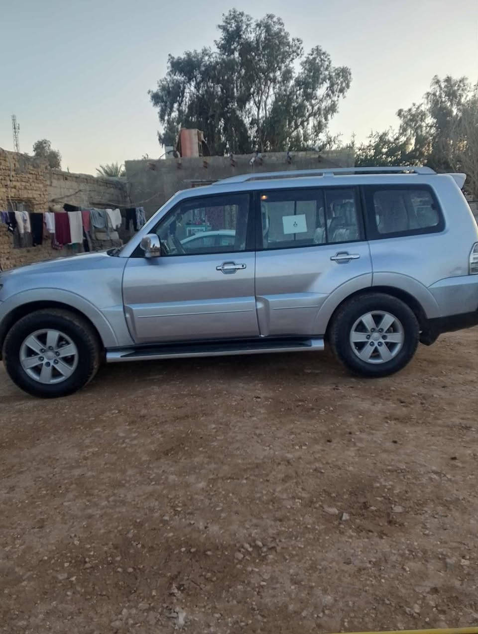 سلام عليكم باجيرو البيع سعر 130 وبيها مجال رقم بغداد ومكلني كربلاء الحر منطقت شريعه تبريد قطعتين وشقاله سياره كلها *********** المديل   8 20
