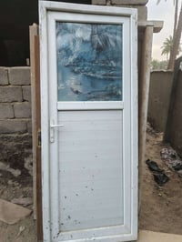 باب خشب عدد ثنين سعر قطعتين ٥٠ باب المنيوم قطعه واحده  سعر ٧٠    ٠٧٧٢٨...