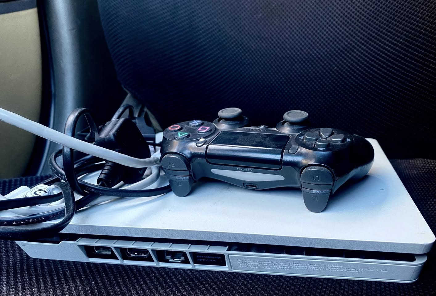 بلي 4 سلم ذاكره ٥٠٠ نضام ١١  مهكر غير مفتوح  وياه ملحقاته
سعر ٣٢٥ وبي مجال


**إذا كنت صاحب هذا الإعلان وتريد حذفه لأي سبب، رجاءا أرسل رسالة إلى الدعم الفني**