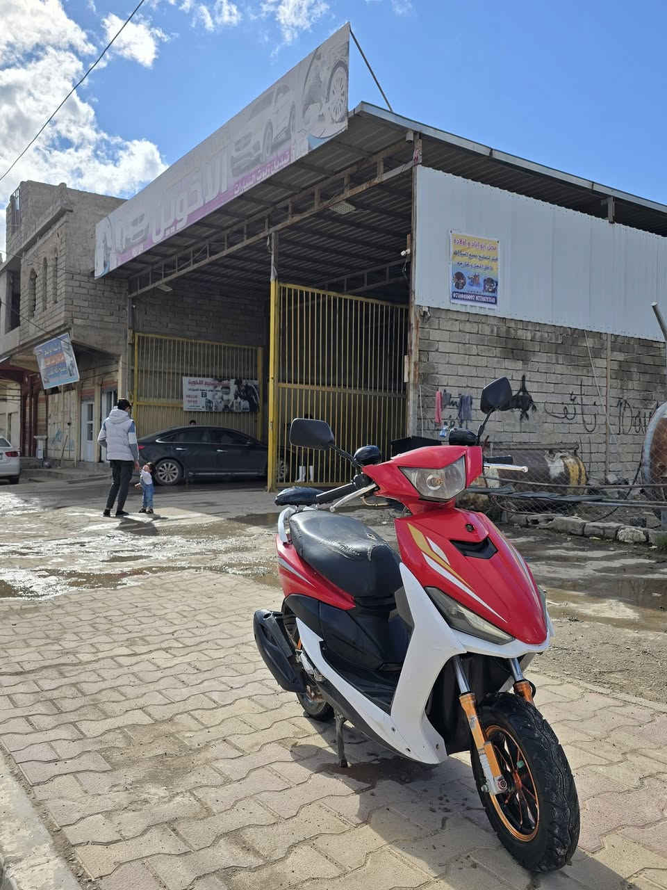 ماطور ماكس ل بيع سعر 350الف بيها مجال للطيبين مكينه شرط  كلشي شغال والماطور نضيف كدام العين اتصال علا رقم***********  اسيا
*********** كورك
