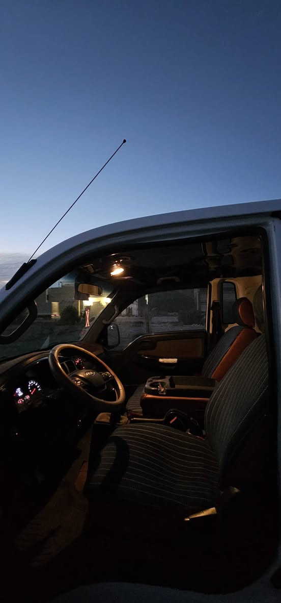 السلام عليكم كيا نثيه البيع نضيفه كير محرك مكفول سنويه جديده  رقم انكليزي شاصي مكفول  تدفئه  و تبريد شغاله بيه طخه بسيطه من الصفح مثل ما موضح بل صوره سعر بل خاص
 ***********
***********
