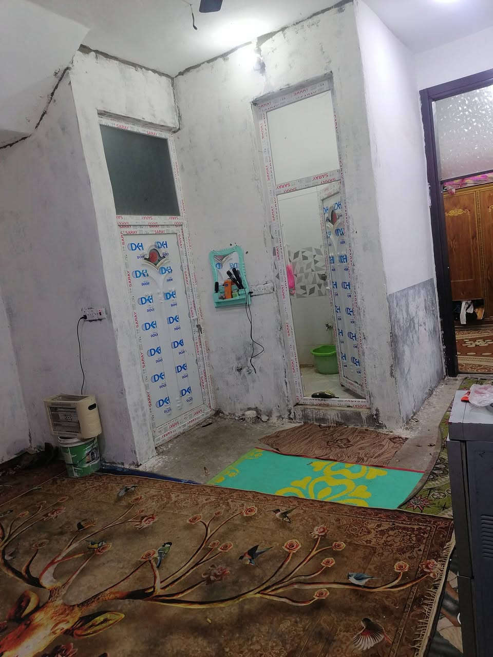 سلام عليكم دار للبيع مساحه 100 بناء حديث الموقع خلف مستشفى بلدروز العام مكون من هول و مطبخ وصاله وغرفه انوم وصحيات وترك وبيتونه كبيره الاستفسار على رقم ***********
