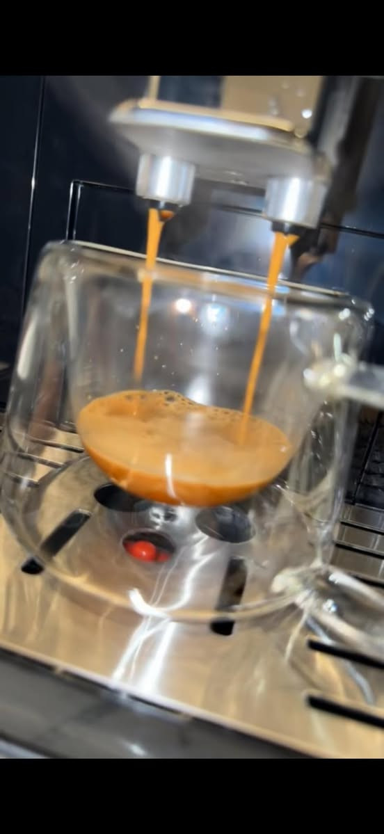 مكينة قهوة فول اوتوماتيك تاخذ حبوب قهوة طحن مباشر و تحظر 5 نوع من المشاريب الساخنة و عبوة خاصة لفوم الحليب مستخدمة استخدام بسيط جدا بيها تنظيف تلقائي و سعرها مناسب جداً
700 الف فقط و ليها مجال


**إذا كنت صاحب هذا الإعلان وتريد حذفه لأي سبب، رجاءا أرسل رسالة إلى الدعم الفني**