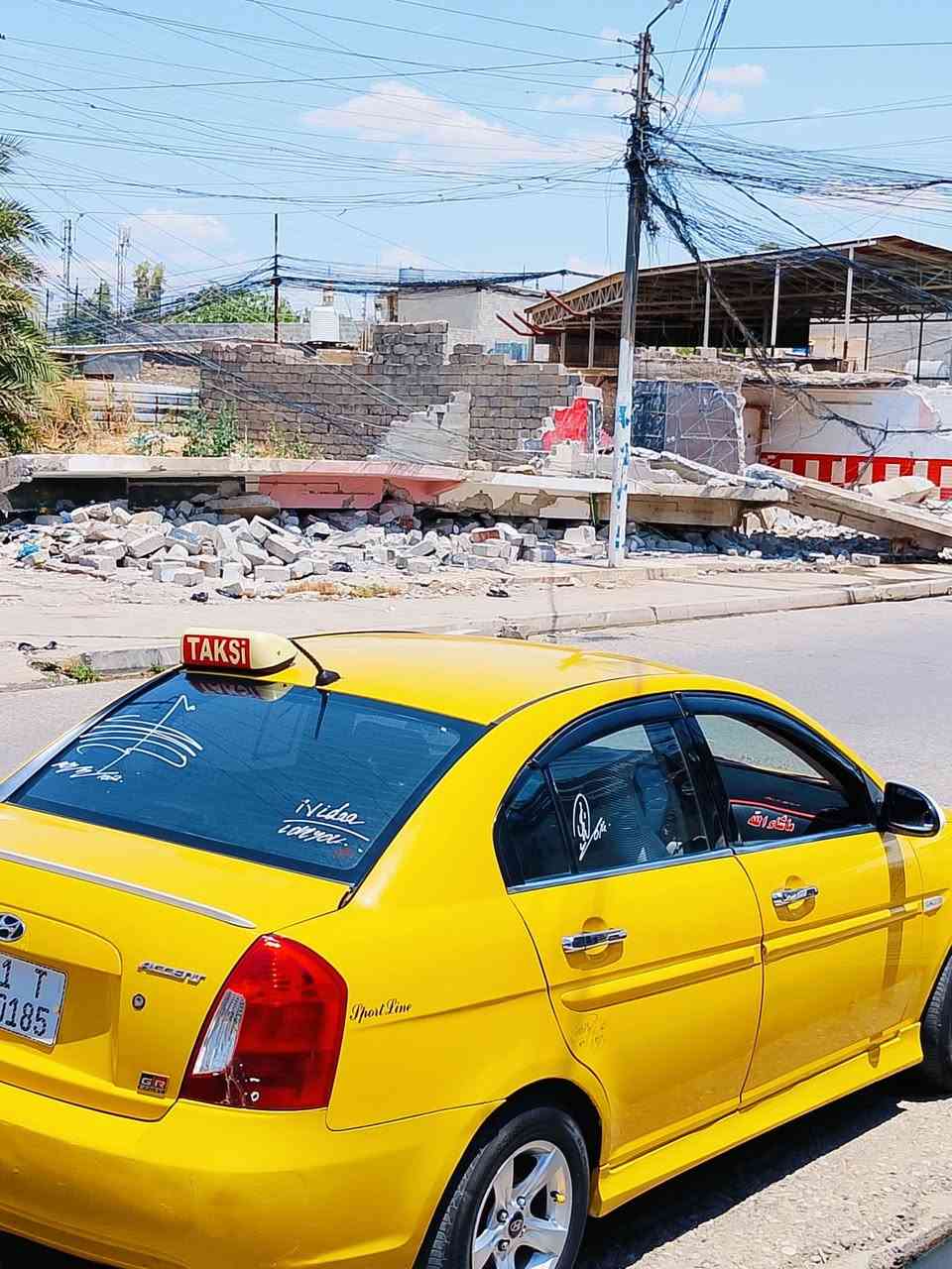 اكسنت ٢٠٠٩ كندي 
محرك ١٦
جام كهرب
كير اوتماتيك
كير محرك شرط
تبريد شغال 
تحكم استيرن
هيئة غرامات صفر
اني الشرعي
ضرر بالداير اليمين الخلفي مع الجاملغ بدون دواخل
السعر ٩٥ وبيها مجال غير متواجد عالفيس
للتواصل ***********
موصل الايسر
