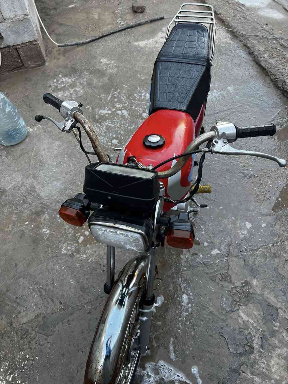 دراجه ايراني نضاف 100/80مكاني البصره الهارثه المسحب اريد ابيع مستعجل 450بيه مجال قليل رقم الهاتف ***********
