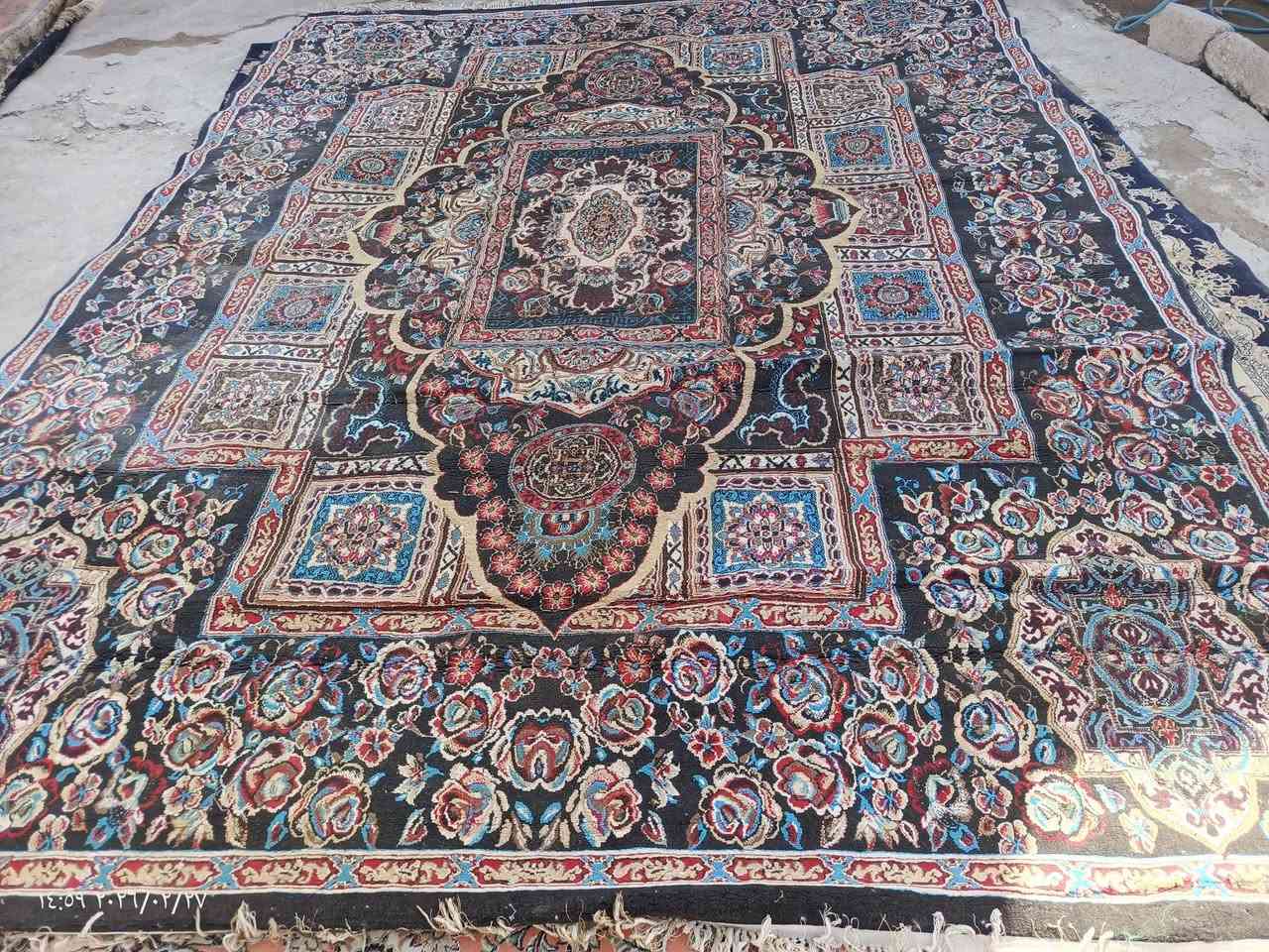 سجاد مستعمل بصوره جيده ٥ قطع قياساتهم موجوده بصوره سعره القطعه ٥٠ الف وبيه مجال الطيبين رقم*********** توجد خدمه توصيل انحاء كربلاء المقدسه
