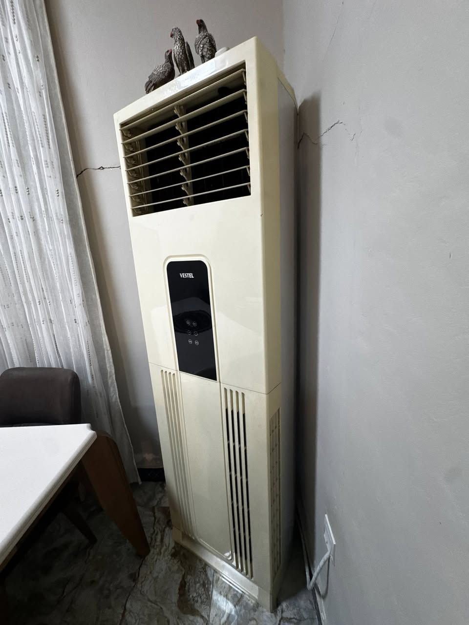 سبلت  كنتوري 3 طن ما داخل تصليح البواري والقطعه الخارجيه والريموت موجود كامل  ما بي نقص سعر 500 بي مجال بسيط مكاني بصره  ***********
