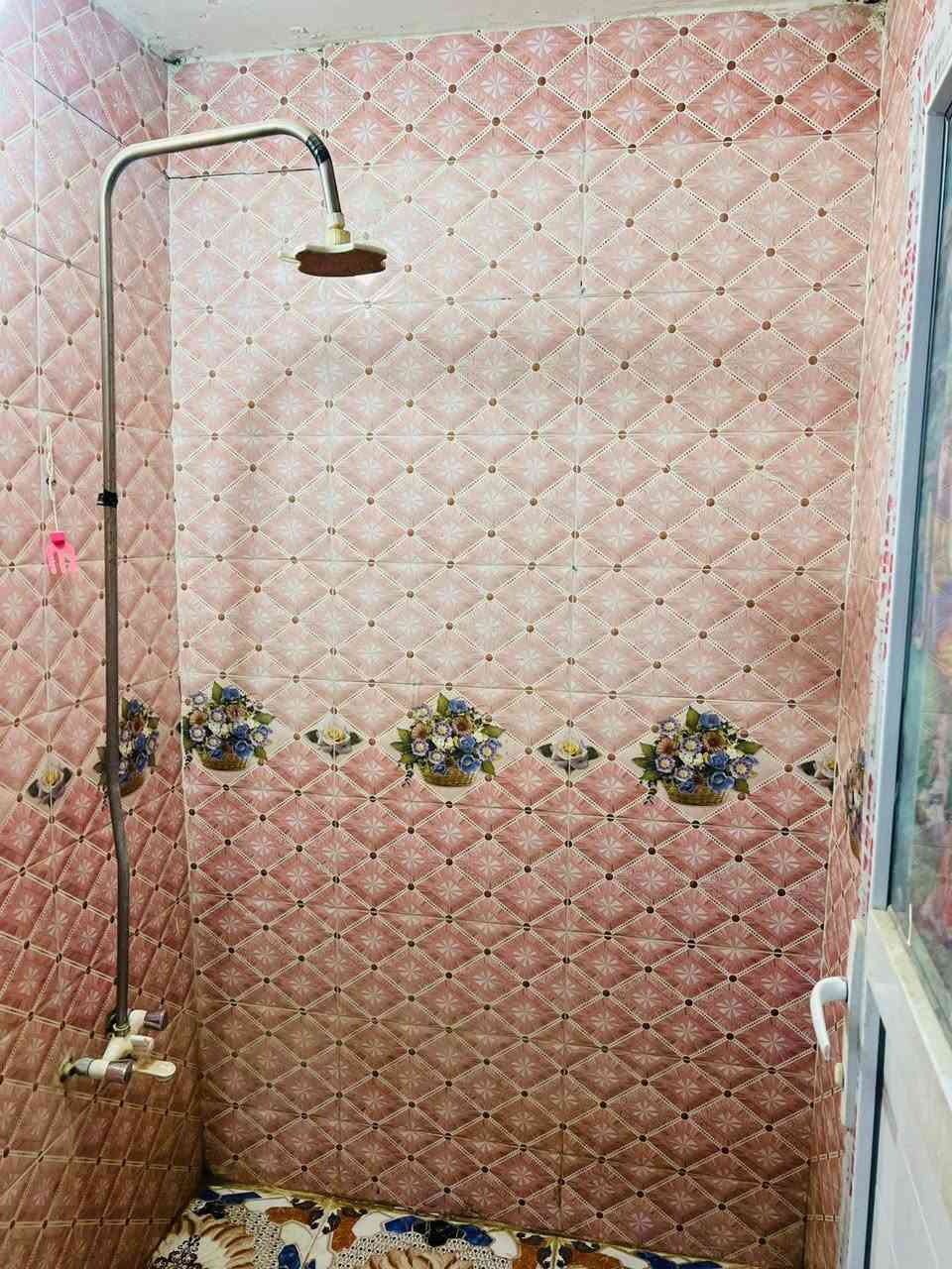 بيت للايجار بلحبوبي قرب مدرسة امنه مقابيل مخبز الزينبي 
المساحه 80م
غرفه وصاله ومطبخ وصحيات واستقبال الايجار 400قفل
مطلوب عائله زغيره موضفين
***********
