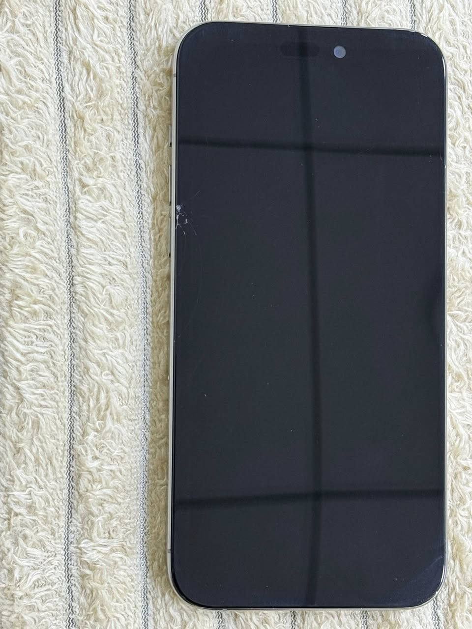 15 برو ماكس 256 بطاريه 87 مبدل شاشه  ومفطوره هسه
السعر 700 الف وبي مجال 
رقم *********** واتس 
توصيل موجود اي مكان

