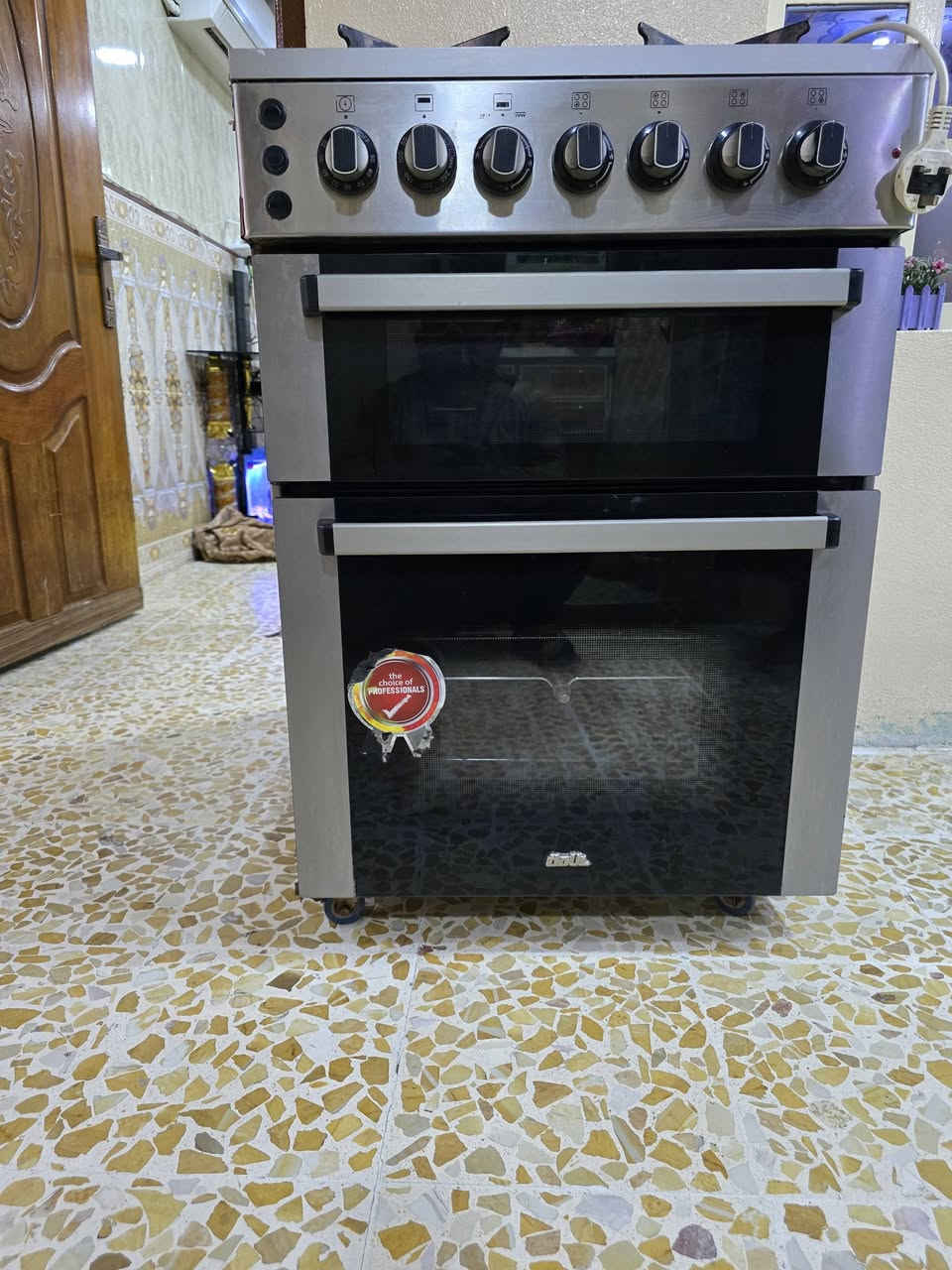 طباخ للبيع
نضيف جدآ 
٤عيون مع فرن مع اوفن 
علما الوفن مايشتغل 
فرن شغال 
السعر 
١٠٠ الف الشراي يتصل على الرقم 
***********
