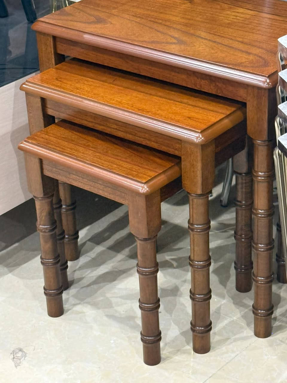 معرض صلاح آلدين للأثاث المنزلي للجمله والمفرد 
وصول طبلات خشب زان مصري ثقيل 
صبغ حراري لامع شي خرافي وراقي 
3 مدرج فقط ابيض جوزي بسعر جمله 
***********
العنوآن تكريت الزهور مقابل كليه تربيه البنآت مجاور تانكي المآء قرب غصن الزيتون
