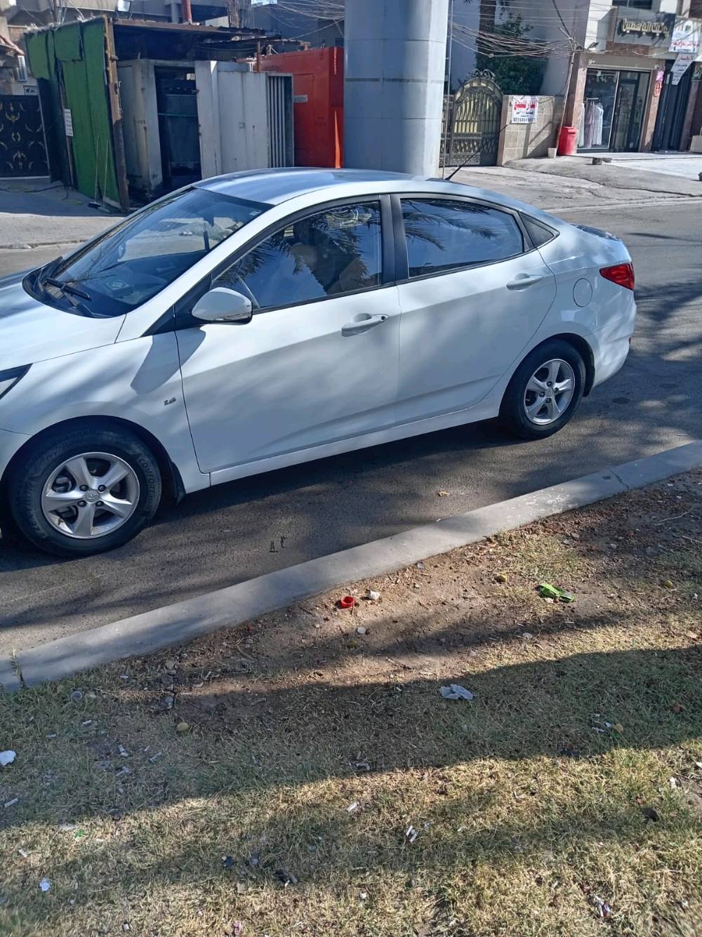 هيونداي اكسنت 2013 ماشية 54000 محرك 1600 دبل قطرة باب بجانب السائق ربع صبغ والباب الخلفي مبدل بلادي للاستفسار الاتصال ***********