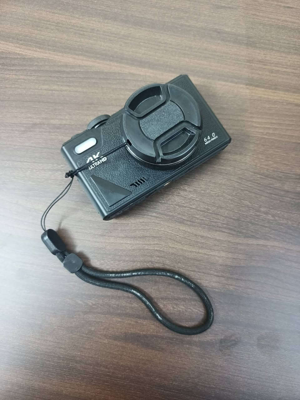 متاح كامرة للبيع 📷
تصوير الفيديو 4k 
تصوير صورة بدقة 64 
كامرة نضيفة كلش 
بطارية خارجة 
بيها أكثر من وضعية تصوير 
السعر 30 
العنوان الموصل الايمن 
التواصل ***********
