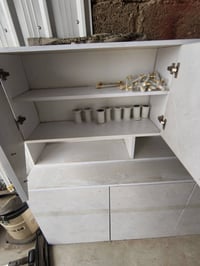 كاونتر خشب جديد قياسها ٥٠_٢ الاستفسار اتصل 🗣📲📞07805844097