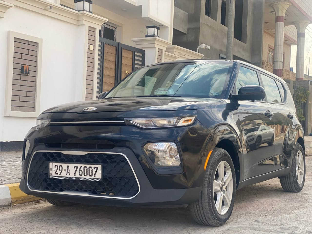 السلام عليكم 
كيا صول 2020 للبيع
السيارة وارد امريكي حادثها جداً بسيط ومرفق بالمنشور
المحرك 2000 دوش
ماشية 71 الف km
بأسمي تحويل مباشر
السيارة فول عدا الفتحة
نظام كاميرات 360 درجة امامي خلفي جانبي
مكان السيارة واسط / الكوت / مركز المدينة
سعر السيارة 143 وبيها مجال بسيط 
للاستفسار الاتصال على الرقم 
*********** دهل اوران, واسط
