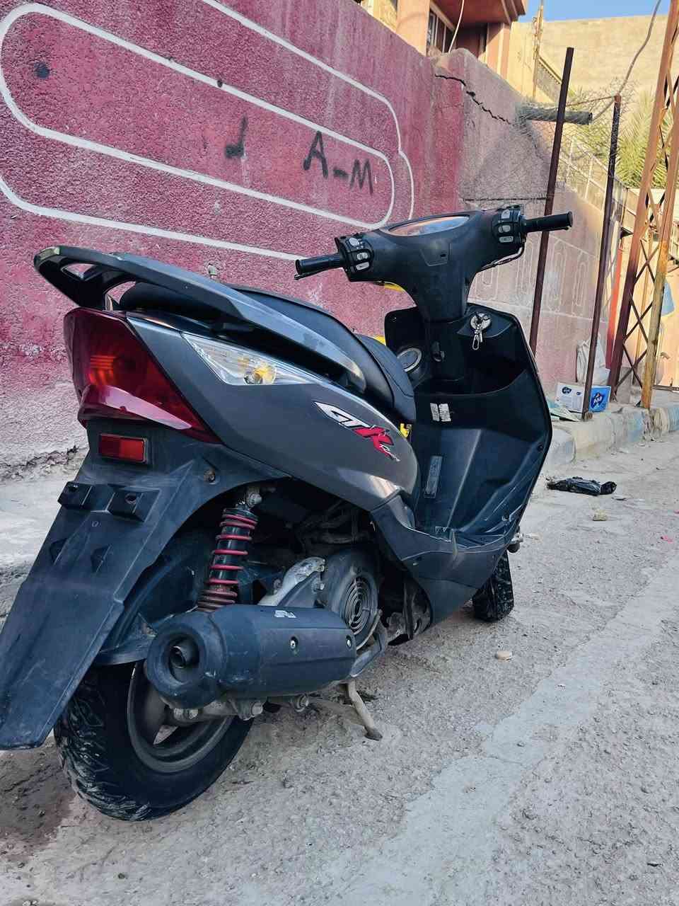 ماكس ثعلب كابريتر🔥
السعر ٦٠٠
مكينة ما مفتوحة على ايدي من الرمبة
كهربائيات اشاير كلة شغالة
دراجة نضيفة للاخير على ايدي مداريها نقوصات بسيطة بيها 
مكانها بغداد الغزالية
***********
