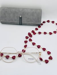 نقدم لكم مجموعة راقية من الإطارات الطبية والإكسسوارات النسائية بأحدث ا...