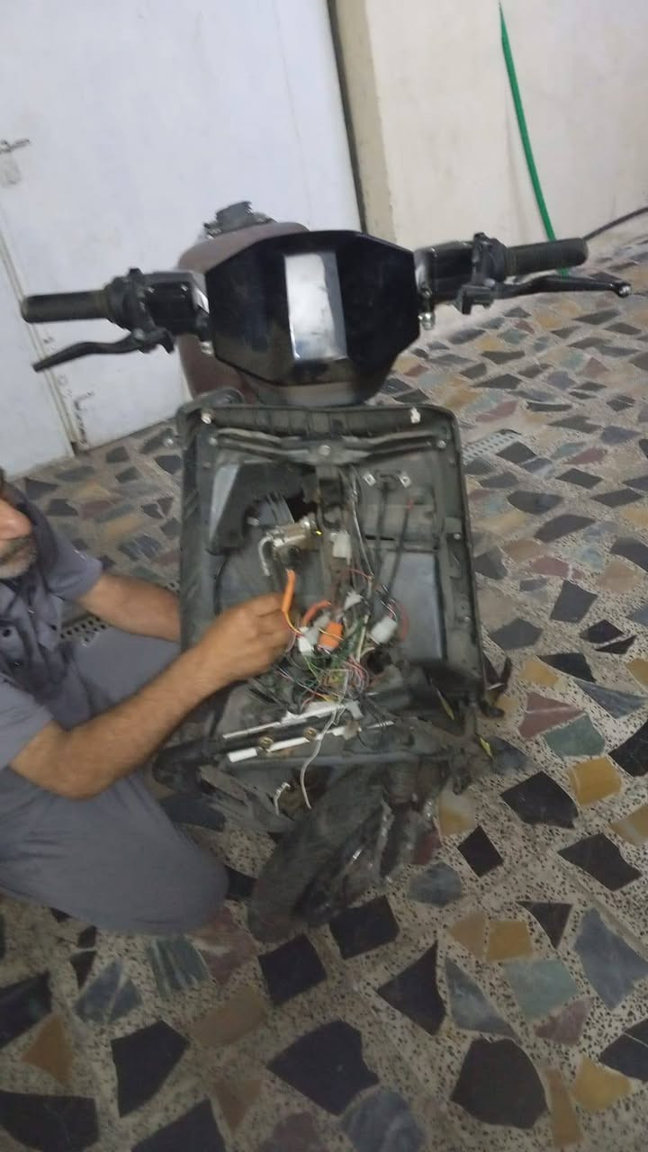 سلام عليكم حبايب كلبي عندي هاي دراجه شحن لبيع ماكله بجم واريد ابيهه لاتكسر بسعرهه بليرضي الله *********** خابر واتساب وبيك خير
