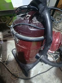 مكنسه كهربائيه شغاله شرط الشغل توصيل مجاني السعر ب 30 الحجز واتساب 077...