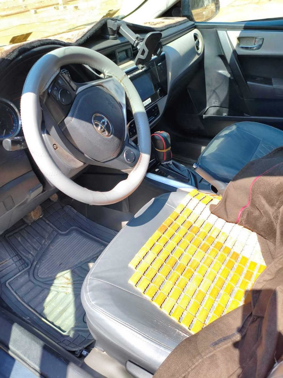 السلام عليكم ورحمة وبركاته
كورلا 2017 رقم سليمانية وارد امريكي ضرر قطعة واحدة فقط چاملغ بدون دواخل. السيارة بأسمي شرط التحويل. المكان  ديالى العظيم. ***********.ب وتساب
