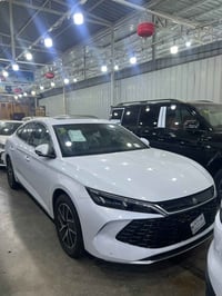 عندي BYD كن ايل مديل 2024 لون ابيض فتحة سقف بن روما حساس امامي خلفي تب...
