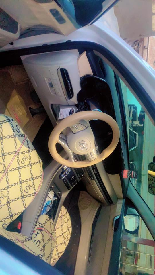 السلام عليكم البيع فول مومصفات حدث ربع بنيد فقط بدون ايرباك سياره جديده ماشيه 20 
مديل 23 لون ابيض داخل ابيض 
*********** مكاني بغداد
