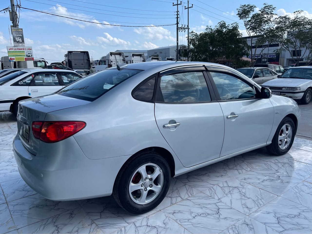 ...﷽....

....ماشاألله.... هؤندا ئاڤانتى ٢٠١٠ فول فول بةس سلايت نيه،
گيج وةنةوشه ، ئيكؤى بيلاد،
لايت رةش ، بةگلايت ليزةرى ،
ئاوينه ئيشارةت ، ئاوينه كارةبا ،
كوشن جلد و هيتةر ،حاسه،ABS
ڤؤليؤم سةر سوكان ، تةبريد لةمس،
سةيارةكة نمونةيه له جوانى و كامل مةسرةف كراوه،
چوار تاية و ويلى لؤك،
گير و مةكينه بةشةرت ، 
سةقفى وةك شوشةيه بى بوياخ،
بريكى بةستراوه و ABS,
نوقسانى نيه دينار ناخةيته سةرى،
سعر// ٥٤ مةجاليكى كةم
شوين // كةلار
***********
*********** كالار, السليمانية
