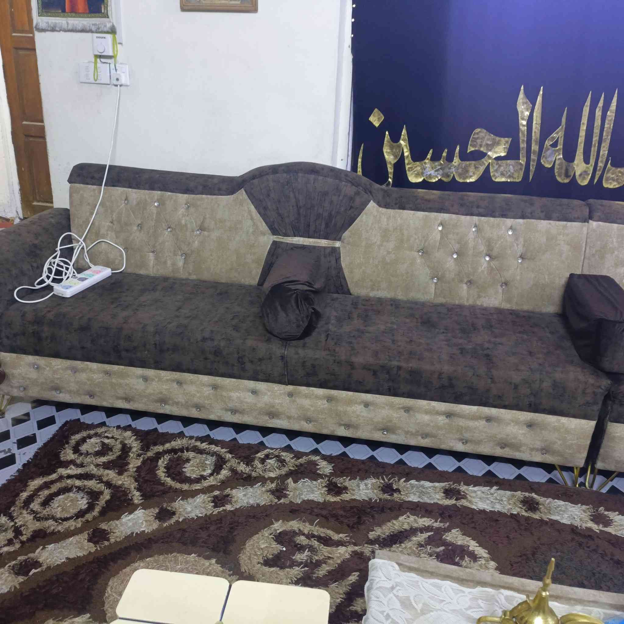 ديوان نضيف جدا سفنج اصلي اكسترا درجى اولى 28 مقعد السعر 850 بغداد الشرطة الخامسة ***********
