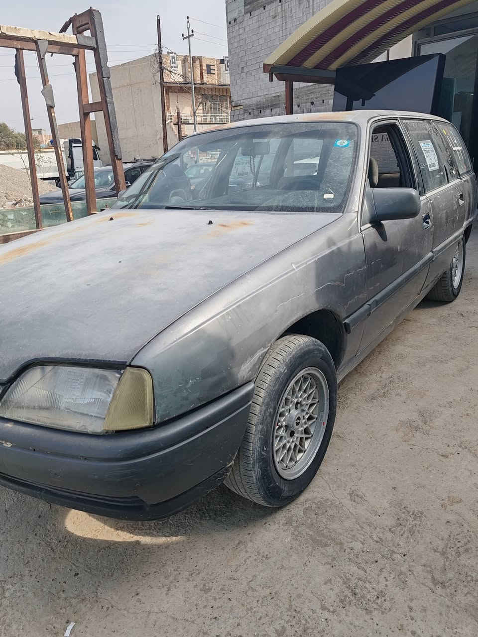 محرك 2000
سنوية للـ 2028
السعر 27 ورقة وبيها مجال
مكان السياره بعقوبة 
 ***********
