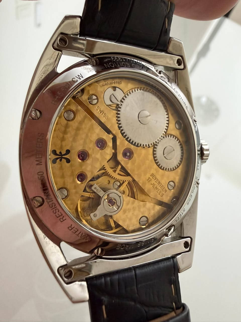 ساعه سويسريه اصليه 100% Bernhard H. Mayer Mecanique ماكنه مانيول (تعبايه ) قطر الساعه 44 ماكينه كشف عقرب ثواني منفصل عند رقم 9 حالتها شبه جديده  السعر المطلوب 400 دينار للتواصل على الخاص أو على الرقم 0785261118


**إذا كنت صاحب هذا الإعلان وتريد حذفه لأي سبب، رجاءا أرسل رسالة إلى الدعم الفني**