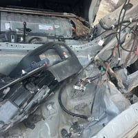 السلام وعليكم كورلا كروز 2024 صيني هايبرد للبيع على حادثها مع اغراضها ...