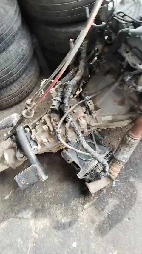 للبيع مكينه وكير مسكر سبلاين محور بم ونوزل مكينه وكير جدد ابيعلك عل شغل سعر ١٢ ورقه مكان بغداد  ***********
