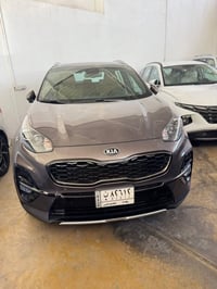 اسبورتج ٢٠٢٠  ماشيه ٦٠ الف مكفوله من الصبغ بيها رصعه بلجنطه الخلفيه فق...