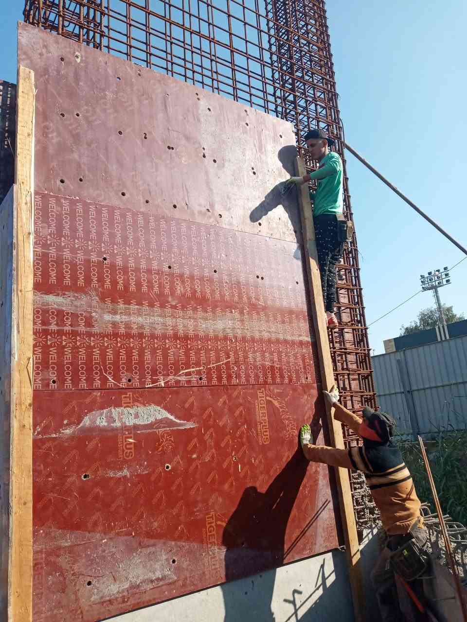 السلام عليكم شباب نشتغل جميع المحافظات بلاويد اسكله موجوده عمل نظيف درجه اولى محطات كهرباء بنايات مسابح مشاريع اي مشروع مستعدين كافه الاعمال رقم بي واتساب***********
