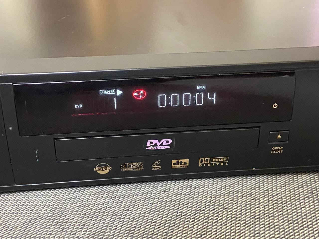 جهاز DVD ماركة LOGIX .
. يشغل أقراص DVD Video .
• يدعم CD / MP3 .
• نظام صوت Dolby Digital .
• أزرار تحكم أمامية مع شاشة عرض رقمي.

منافذ : AV - S Video- SCART COONECTOR . 

نظيف ويشتغل ممتاز بدون مشاكل . 
السعر : 25،000 دينار . 
مع التفاز : 50،000 .


**إذا كنت صاحب هذا الإعلان وتريد حذفه لأي سبب، رجاءا أرسل رسالة إلى الدعم الفني**