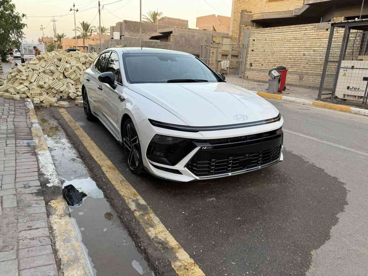 #hyundai_هيونداي سوناتا N Line
🔥🔺🔺🔥
موديل 2025
ماشية (     1000)  آلاف كم فقط
الضرر – فقط بنيد مصلح نفسه ومصبوغ
بدون رقم تترقم جميع المحافظات

المواصفات والأداء:
• محرك 2.5 لتر تيربو
• قوة 300 حصان
• ناقل حركة 8 سرعات دبل كلتش
• شفتات ستيرن
• مودات قيادة: نورمال – سبورت – سبورت بلاس – كوستم
المواصفات (فل كامل):
• دخول وتشغيل بصمة (أبواب + صندوق)
• تشغيل عن بعد
• شاشة كبيرة تدعم Apple CarPlay و Android Auto
• شحن لاسلكي
• مثبت سرعة
• نظام قيادة شبه ذاتية
• تحديد مسار
• رادار أمامي وجانبي وخلفي
• كاميرا 180 درجة
• ستيرن متعدد الوظائف
• سايد بريك بصمة
• سقف بانوراما
• تبريد بيانو + تبريد أمامي قطعتين
• إضاءة داخلية LED متغيرة الألوان
• عدادات ديجيتال تتغير حسب وضعية القيادة
• شاشات قياس (حرارة الزيت – ضغط التيربو – العزم)
• نظام صوتي BOSE
• جامات أوتو
• أوتو هولد
• كشنات ألنتارا رياضية N
• ليتات أمامي وخلفي LED
السيارة جاهزة وما بيها أي نقص سعر 220بيها مجال

رقم صاحبها🔺☎️***********

