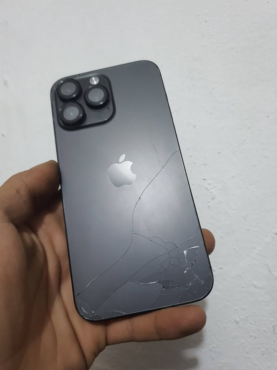 14 PRO MAX 525 سعر 
مستبدل شاشة مو خوش نوعية ضهر مفطور ويا كارتونة 
بطارية ٨٣ فيس ايدي شغال كلشي شغال ذاكرة ٢٥٦ 
*********** واتساب
