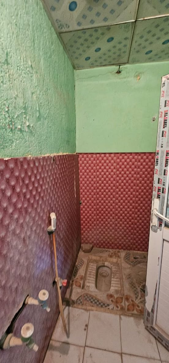 بيت للايجار في الابله يحتوي على غرفه وصاله ومطبخ ومشتملات السعر 300 الف شامل الماء والكهرباء
واتس ***********
