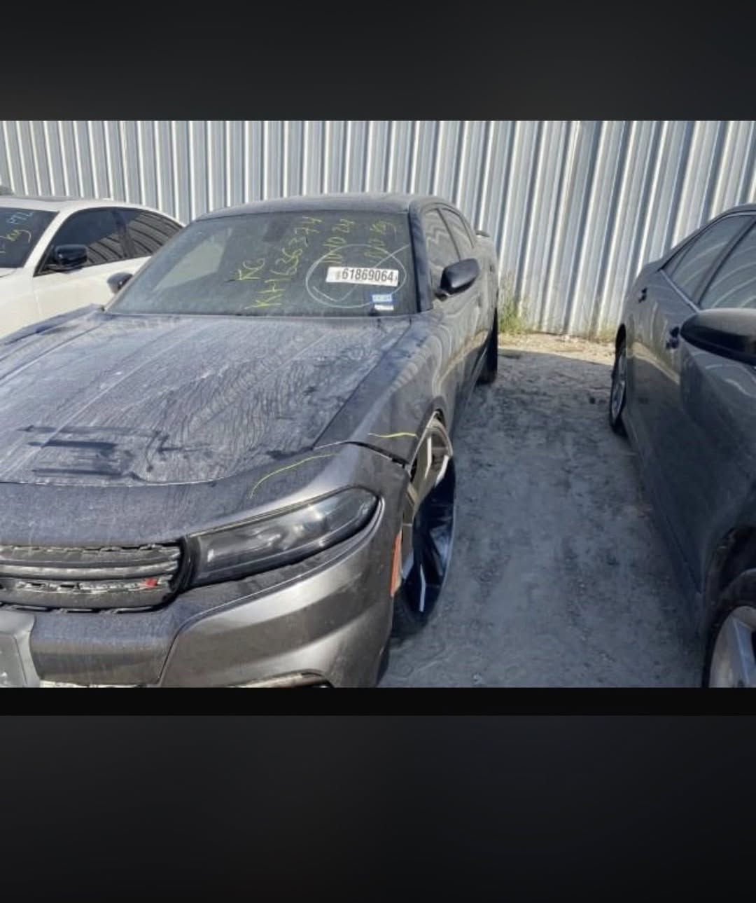 بسم الله الرحمن الرحيم ..جارجر 19معلايه 23 مرقم بصره كامل الترقيم سياره sxt(3.6)حساسات خلفيه فتحه 
سياره ماناقصه ولاشي 
تايرات حداديه مكينه جاهزات ولايعيبهن شيء
سياره مبدل بيه جاملغ وبيه بارد بل جاملغ الخلفي وضبغ خارج العراق 
ماشيه170
السعر:186وبيه مجال
للاستفسار:***********
